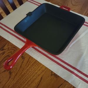 Cast iron skillet